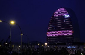 ep edificiobbva iluminadomoradola violenciagenero