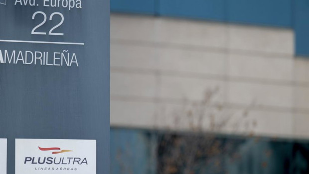 ep efectivos de la guardia civil y de la policia nacional durante un registro por parte de la