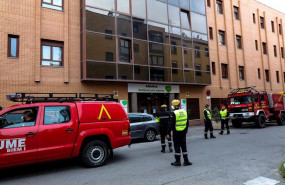 ep efectivos de la unidad militar de emergencias ume protegidos con mascarillas en la entrada de la
