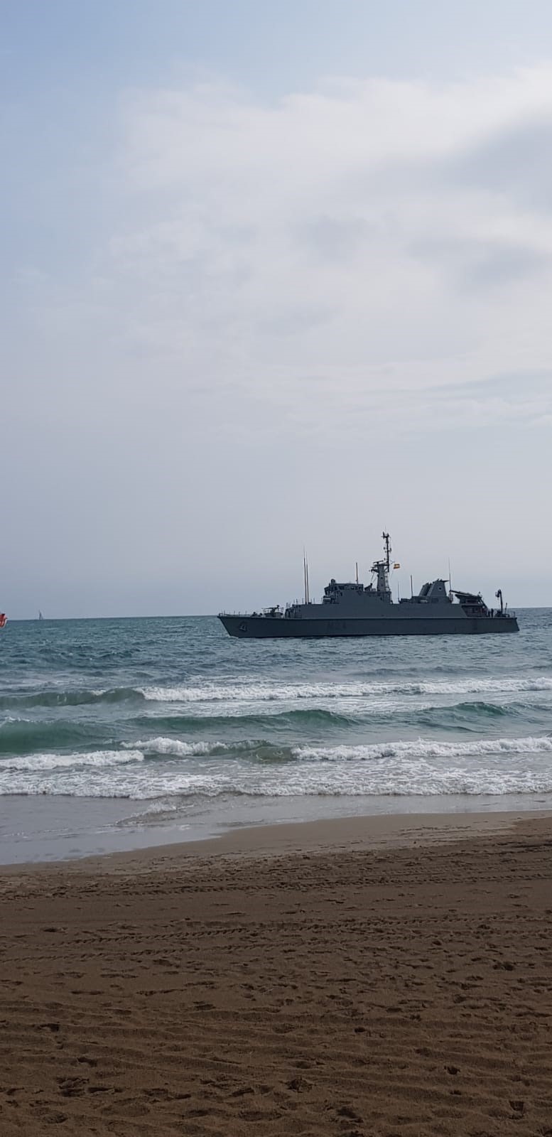 ep el cazaminas turia de la armada en la manga colabora en el rescate de los restos de avison