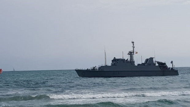 ep el cazaminas turia de la armada en la manga colabora en el rescate de los restos de avison