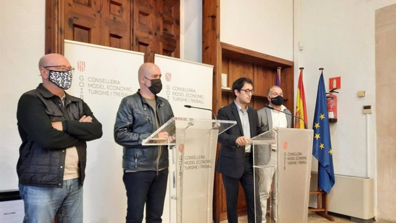 El conseller de Modelo Económico, Turismo y Trabajo, Iago Negueruela, y el secretario general de CCOO, Unai Sordo, en la rueda de prensa. | EUROPA PRESS ep el conseller de modelo economico turismo y trabajo iago negueruela y el secretario general de