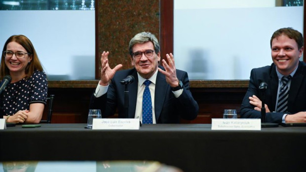 ep el gobernador del banco de espana jose luis escriva c durante la presentacion del capitulo de ep el gobernador del banco de espana jose luis escriva c durante la presentacion del capitulo de