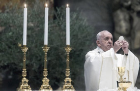 ep el papa en la misa de jueves santo