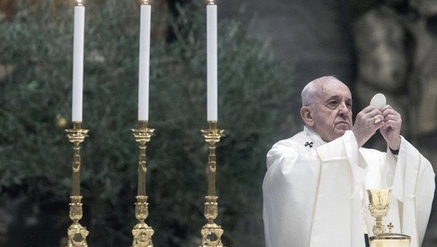ep el papa en la misa de jueves santo