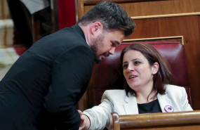 ep el portavoz de erc en el congreso de los diputados gabriel rufian charlando con la socialista