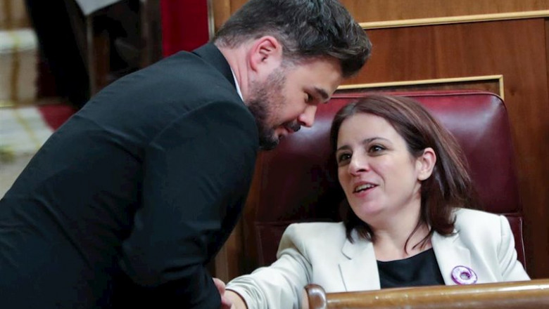 ep el portavoz de erc en el congreso de los diputados gabriel rufian charlando con la socialista