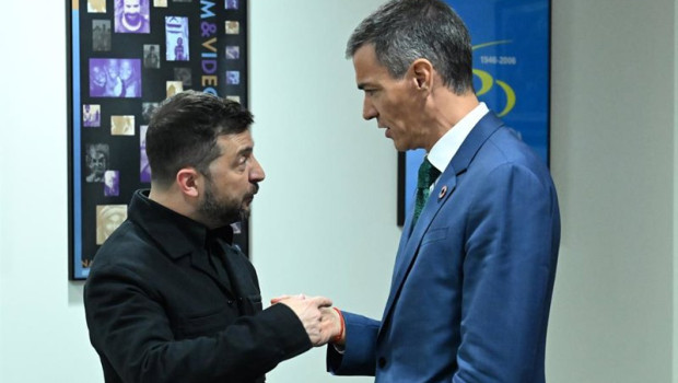 ep el presidente del gobierno pedro sanchez conversa con el presidente de ucrania volodimir zelenski