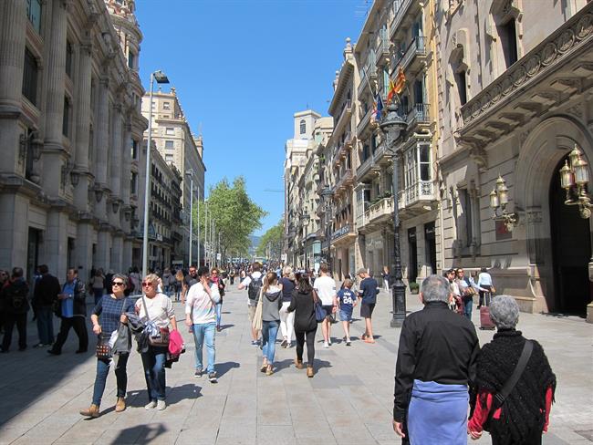 Gente, persona, personas, paseando, paseo, familia, familias, compras | EUROPA PRESS ep gente persona personas paseando paseo familia familias compras