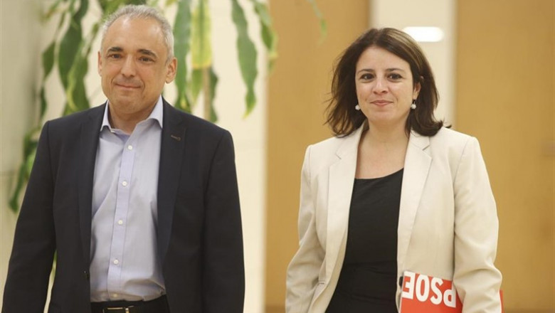 (I-D) El secretario general del Grupo Socialista en el Congreso, Rafael Simancas; y la vicesecretaria general del PSOE y portavoz del partido en el Congreso, Adriana Lastra, se dirigen a su reunión con ERC. | Eduardo Parra - Europa Press ep i-d secretario generalgrupo socialistacongreso rafael simancas yvicesecretaria generalpsoeportavozpartidocongreso adriana lastra se dirigensu reunionerc