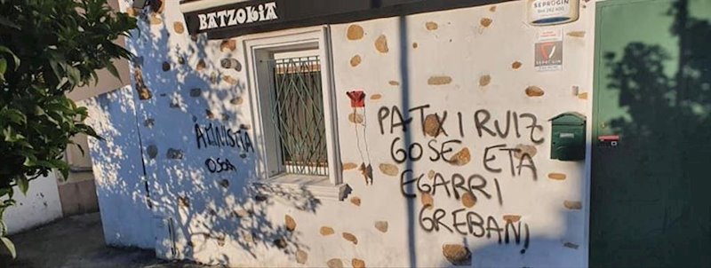 Imagen del batzoki de San Miguel de Basauri atacado con pintadas | PNV ep imagen del batzoki de san miguel de basauri atacado con pintadas