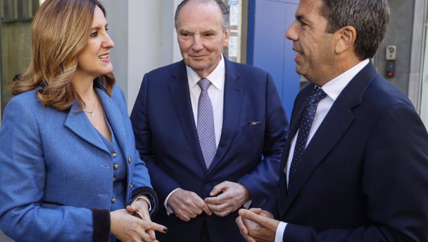 ep la alcaldesa de valncia maria jose catala el presidente de la camara de comercio vicente morata y