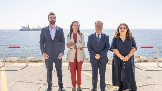ep la presidenta de redeia beatriz corredor el presidente de la ciudad autonoma juan jesus vivas el