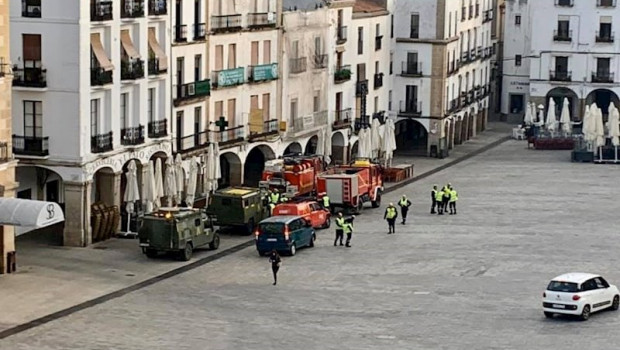 ep la ume llega a caceres para desinfectar las principales vias y espacios publicos