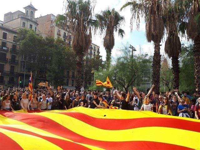 Casi 40.000 millones más de gasto y deuda disparada en una Cataluña independiente