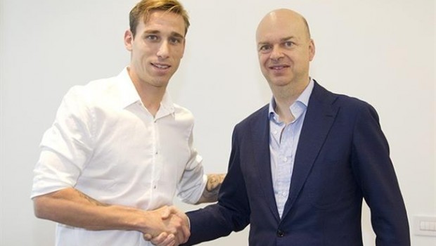 ep milanoficialfichajelucas biglia