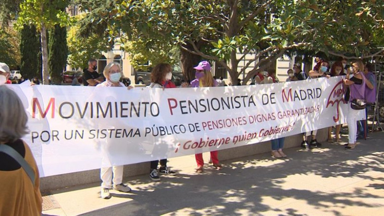 Movimientos de Pensionistas se reúnen en el Congreso con Valerio para reivindicar "pensiones públicas dignas" | EUROPA PRESS ep movimientos de pensionistas se reunen en el congreso con valerio para reivindicar pensiones