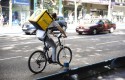 ep muntant amb bicicleta bicicletes empresa glovo ep muntant amb bicicleta bicicletes empresa glovo