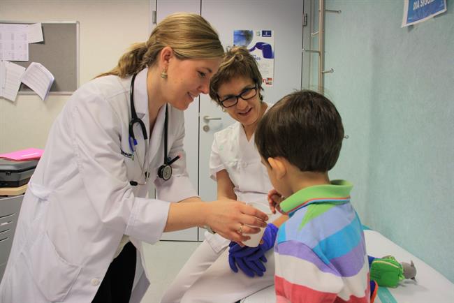 Niño En Consulta Médica, Doctor, Médico | JCCM/EP - Archivo ep ninoconsulta medica doctor medico