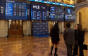 El Ibex pierde los 14.000 puntos lastrado por IAG, Amadeus y los bancos