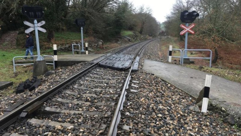 ep paso a nivel en la linea ferroviaria monforte lugo a coruna en el municipio de sarria lugo