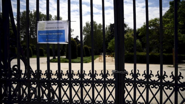 ep puerta del parque del retiro el mismo dia en el que el ayuntamiento de madrid