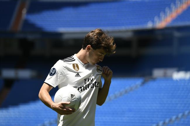 El Real Madrid presenta a su nuevo jugador Álvaro Odriozola | ÓSCAR DEL POZO/EUROPA PRESS ep real madrid presentasu nuevo jugador alvaro odriozola