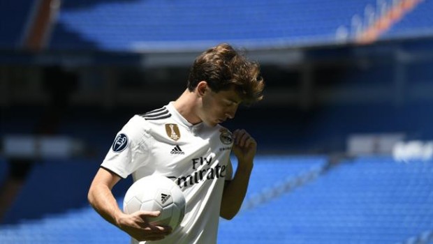 ep real madrid presentasu nuevo jugador alvaro odriozola