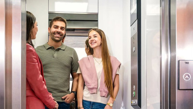 ep tk elevator lanza el eox rebuild un ascesor especialmente disenado para renovar de forma integral