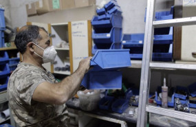 ep un trabajador realiza una reforma en un local de la localidad madrilena de fuenlabrada durante la