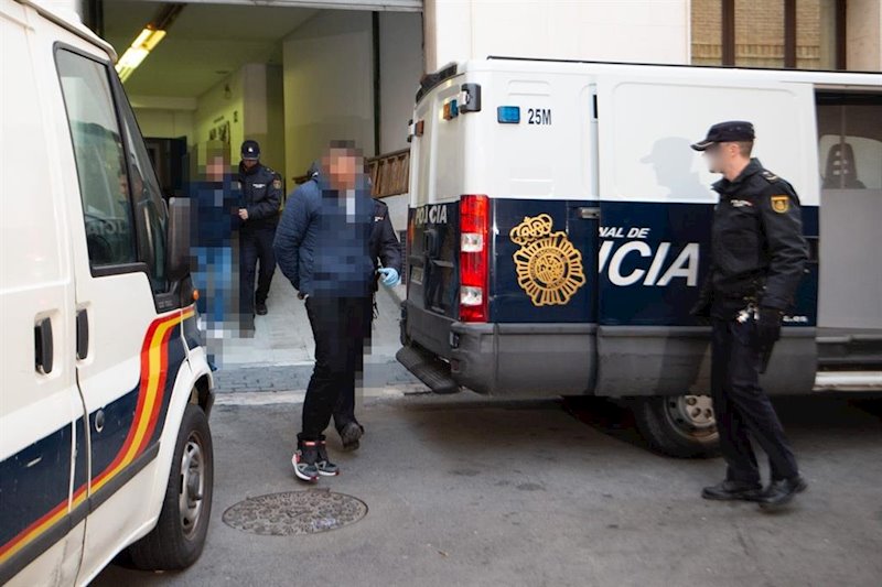 ep uno de los acusados de violacion y el presunto homicida de atalayas en la comisaria de policia