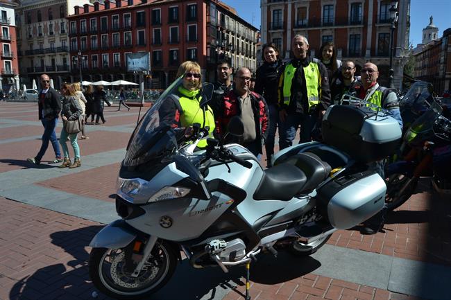 Valladolid. Asistentes a la concentración para pedir quitamiedos más seguros | EUROPA PRESS ep valladolid asistentesla concentracionpedir quitamiedosseguros