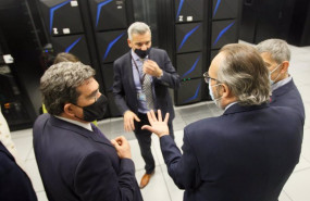 ep visita del ministro jose luis escriva y del alcalde de soria carlos martinez al centro de datos