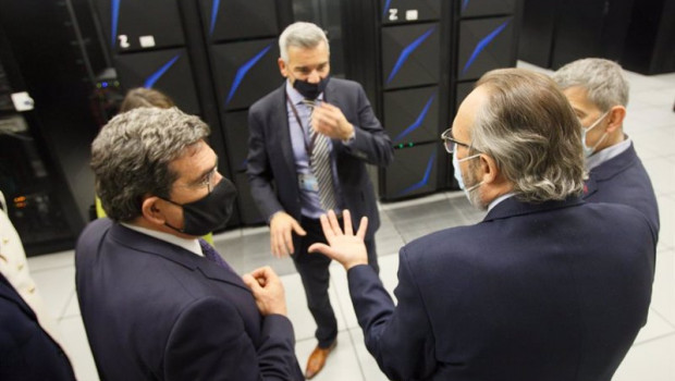 ep visita del ministro jose luis escriva y del alcalde de soria carlos martinez al centro de datos