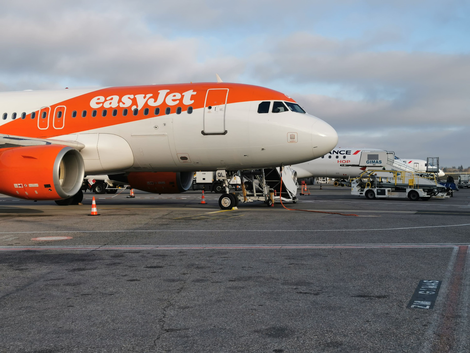 un avion de la compagnie easyjet a l aeroport de lyon saint exupery en fevrier 2024 20250401113208 un avion de la compagnie easyjet a l aeroport de lyon saint exupery en fevrier 2024 20250401113208