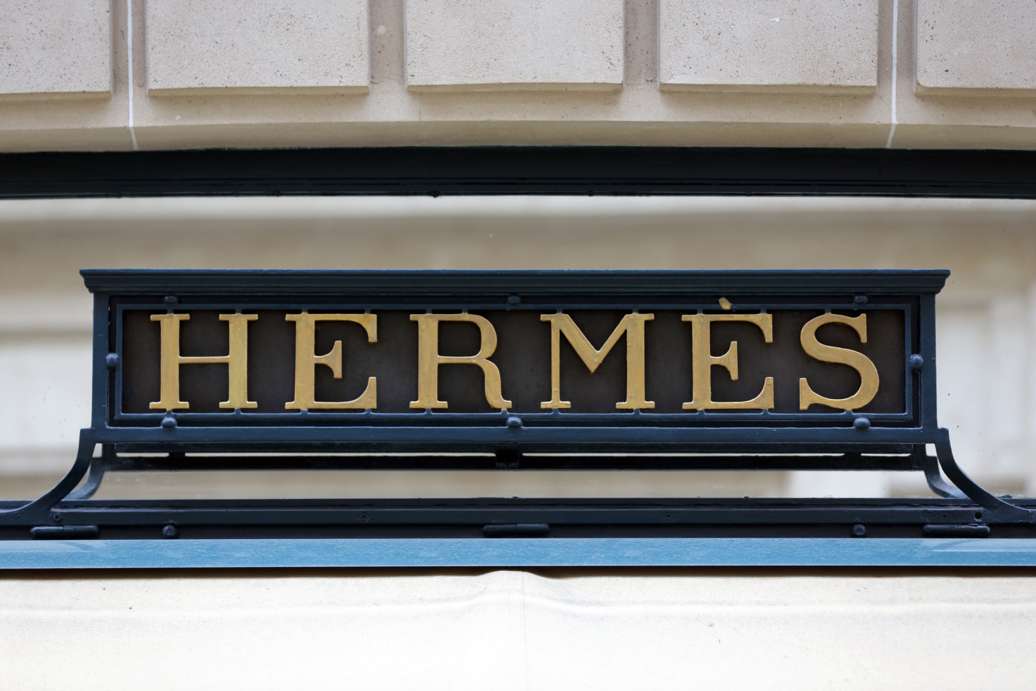 Hermès sube tras batir expectativas con sus ventas: Reflejan mayor resiliencia