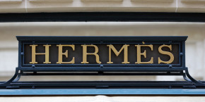 une enseigne hermes devant l un des magasins parisiens du groupe 