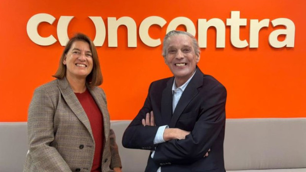 ep annemieke rood i fundadora de annemieke mcs junto a javier lopez linares d presidente ejecutivo y