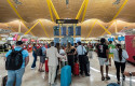 ep archivo   pasajeros en el aeropuerto de madrid barajas