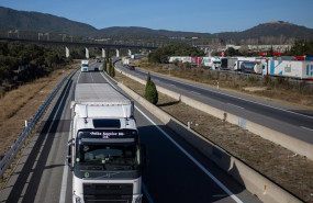 ep archivo   un camion circula a 27 de enero de 2024 en la jonquera girona