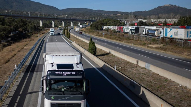 ep archivo   un camion circula a 27 de enero de 2024 en la jonquera girona
