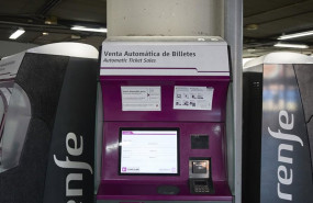 ep archivo   una maquina de venta de billetes en la estacion madrid atocha cercanias en madrid