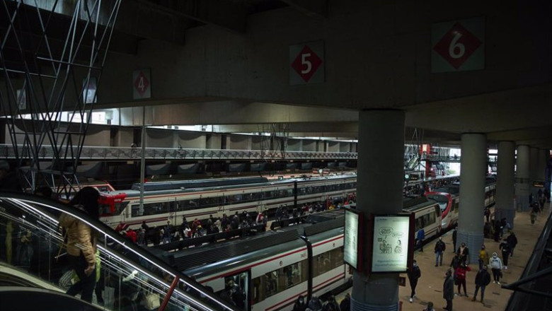 ep archivo varios trenes a su llegada a los andenes de la estacion de atocha ep archivo varios trenes a su llegada a los andenes de la estacion de atocha