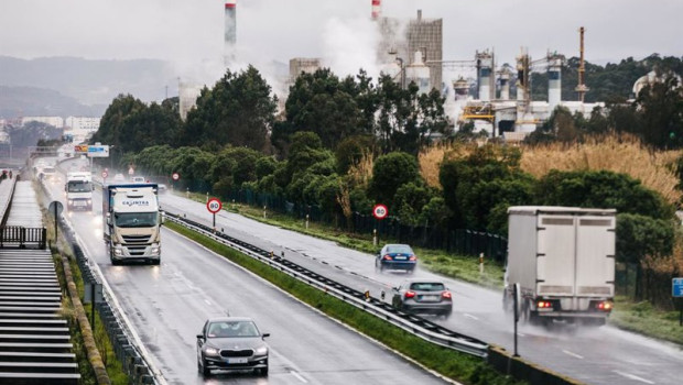 ep archivo   varios vehiculos circulan por la carretera a 2 de febrero de 2026 en marin pontevedra