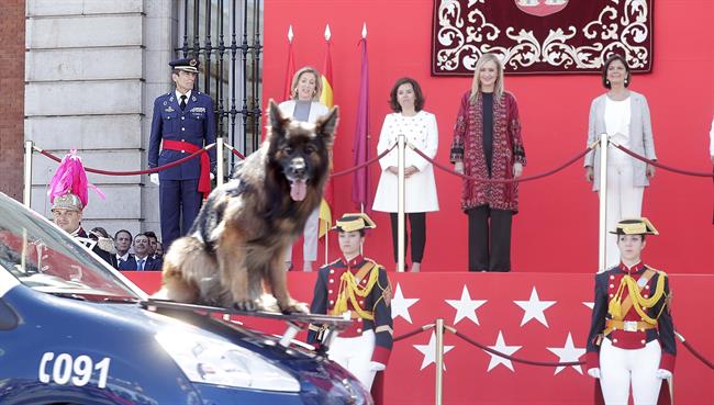 Cifuentes en el homenaje a los hñeroes del Dos de Mayo | COMUNIDAD ep cifuenteshomenajelos hneroesdosmayo