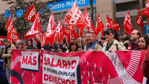 ep concentracion de delegados de ccoo ante la sede de unespa en madrid a 6 de noviembre de 2025