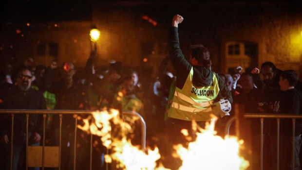 ep decenas de personas durante una protesta de trabajadores de alcoa a 30 de octubre de 2024 en san