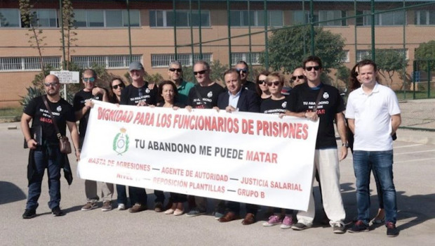 ep el candidato de cs al congreso por baleares joan mesquida visita la carcel de palma con miembros
