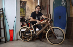 ep el ceo de rayvolt bike mat rauzier con un prototipo del modelo que lanzara la marca este verano