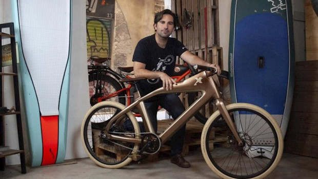 ep el ceo de rayvolt bike mat rauzier con un prototipo del modelo que lanzara la marca este verano